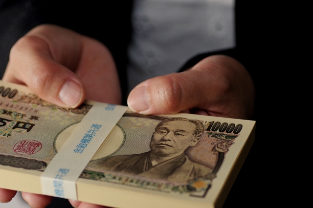 闇金業者に大金を渡してしまう。春日市の弁護士や司法書士に無料相談する